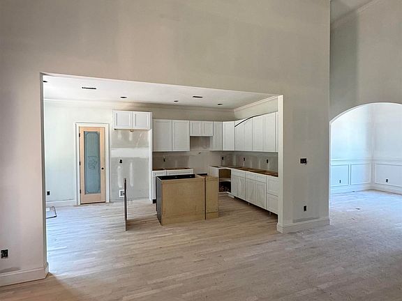 5th image of 40 Highland View Dr