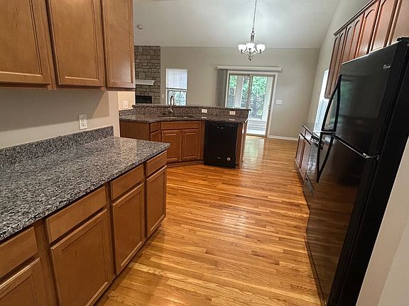 5th image of 39 Village Green Dr