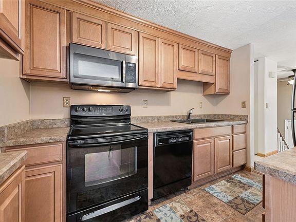 3rd image of 443 Huntingdon Ave