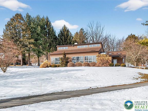 4th image of 4793 Main Rd W