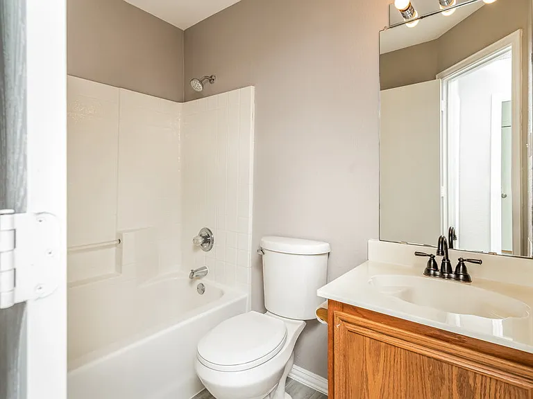 2504 Castle Ridge Dr — Photo 15