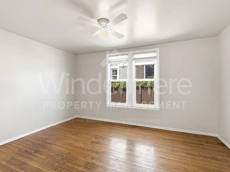 914 E Indiana Ave — Photo 13