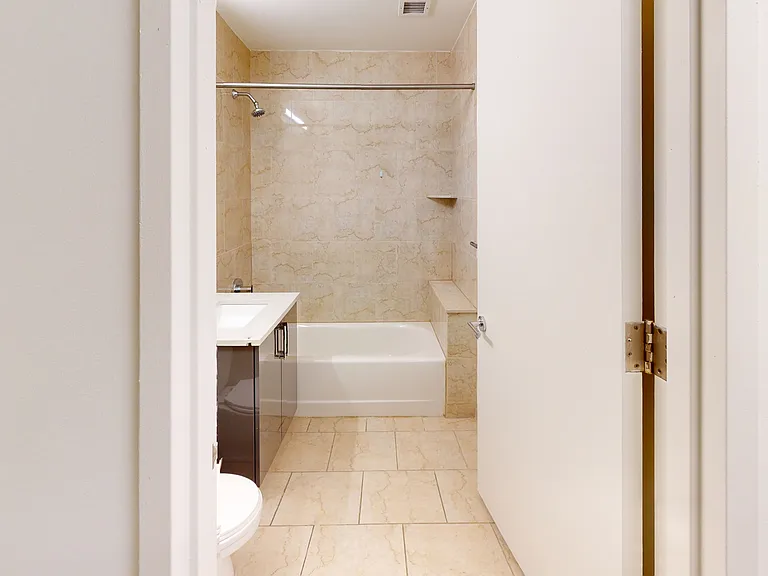 10 Hanover Square — Photo 62