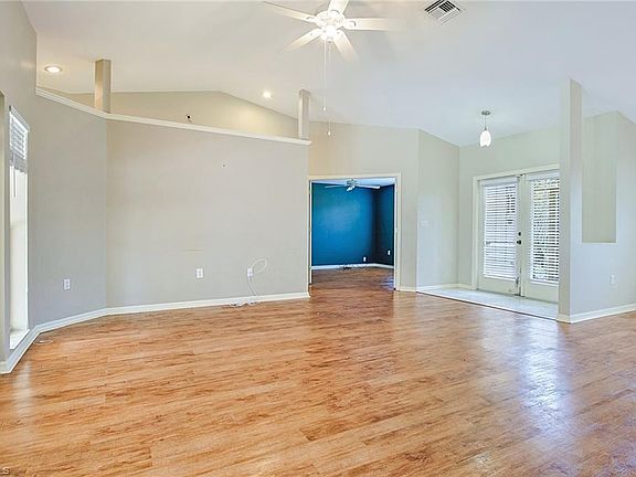 5th image of 606 SE 17th St