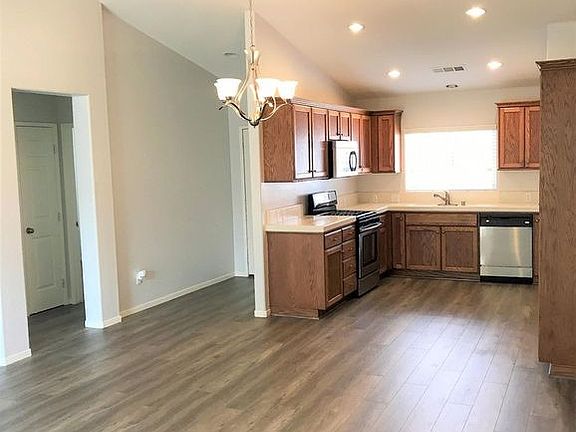 4th image of 1033 W Westmont Ct
