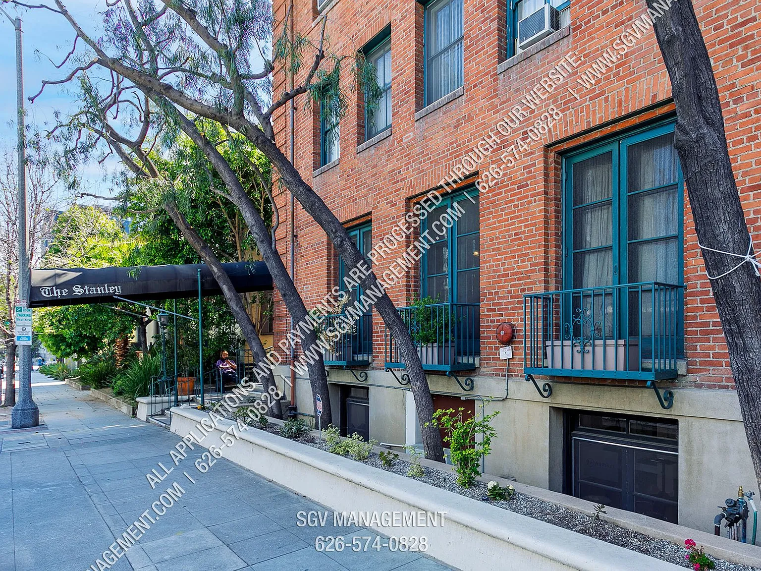 149 S Los Robles Ave — Photo 2
