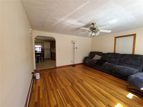 3rd image of 1281 Douglas Ave