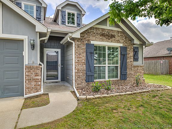 3rd image of 10933 N 154th East Ave