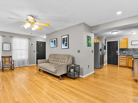 5th image of 2014 Killarney Dr