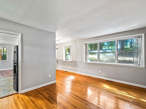 5th image of 2108 Joyner Dr