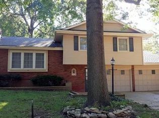 1312 SW Skyline Dr, Blue Springs, MO 64015