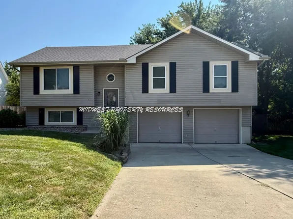 719 S Park Dr, Raymore, MO 64083