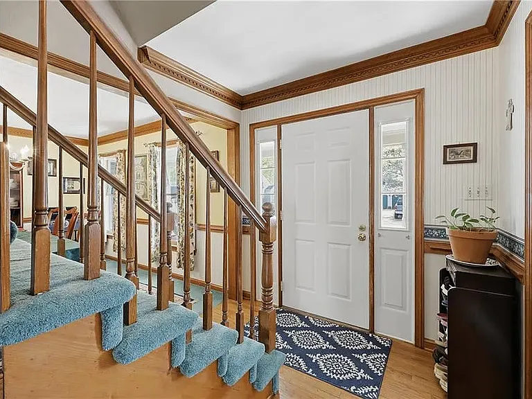 708 Marston Dr — Photo 3