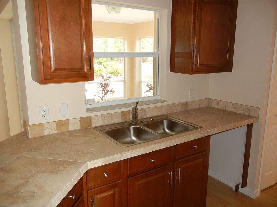 1st image of 2857 39th Ave NE