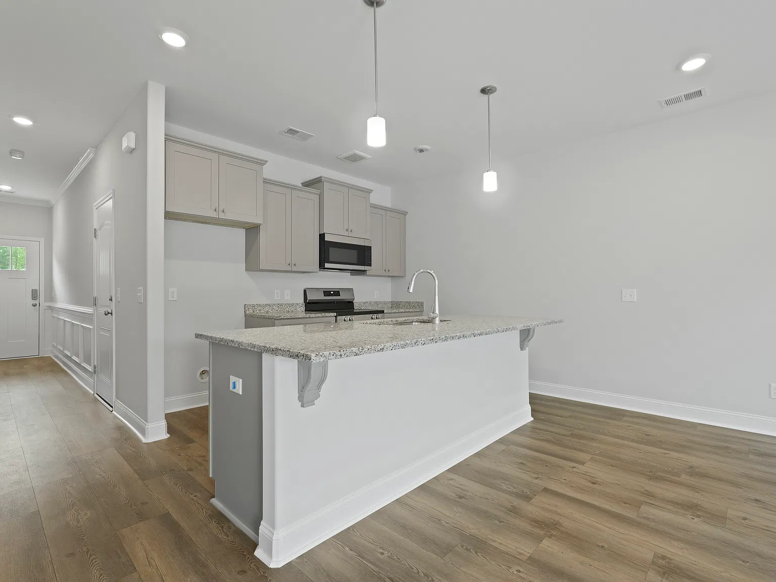 3 bed, 2.5 bath, 1682 sqft, $1,900 — Photo 2