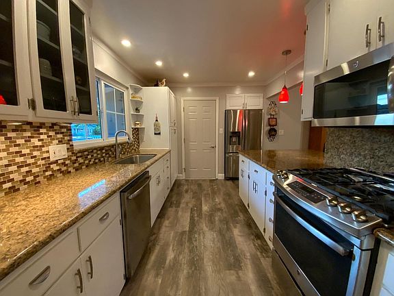 3rd image of 15148 Cooper Ave