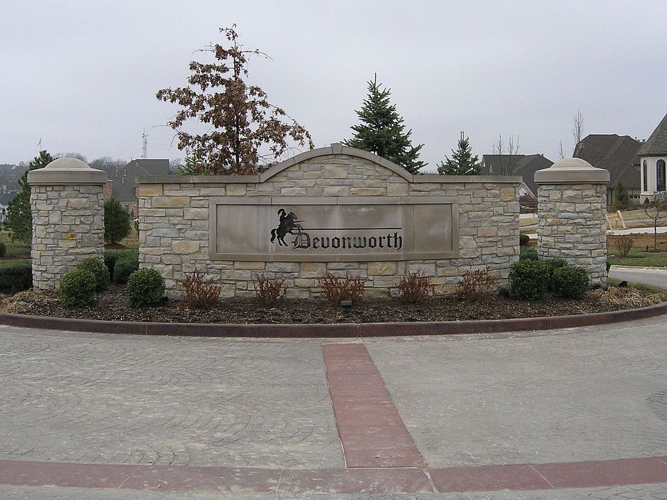 Private entrance to subdivision
