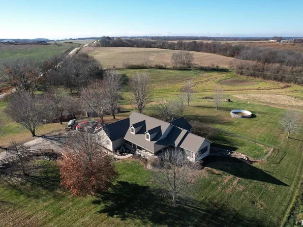 24080 287th Ave, Barry, IL 62312