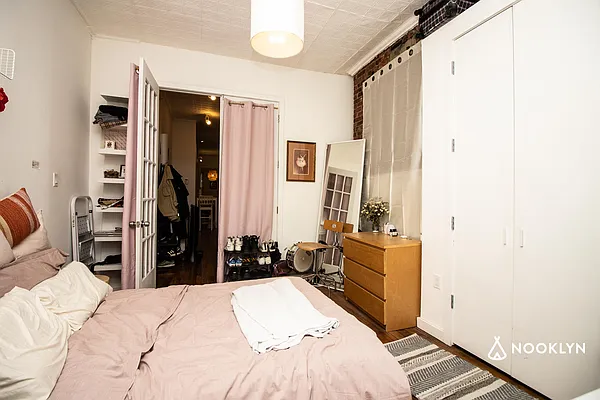 Rented by Nooklyn NYC LLC | media 36
