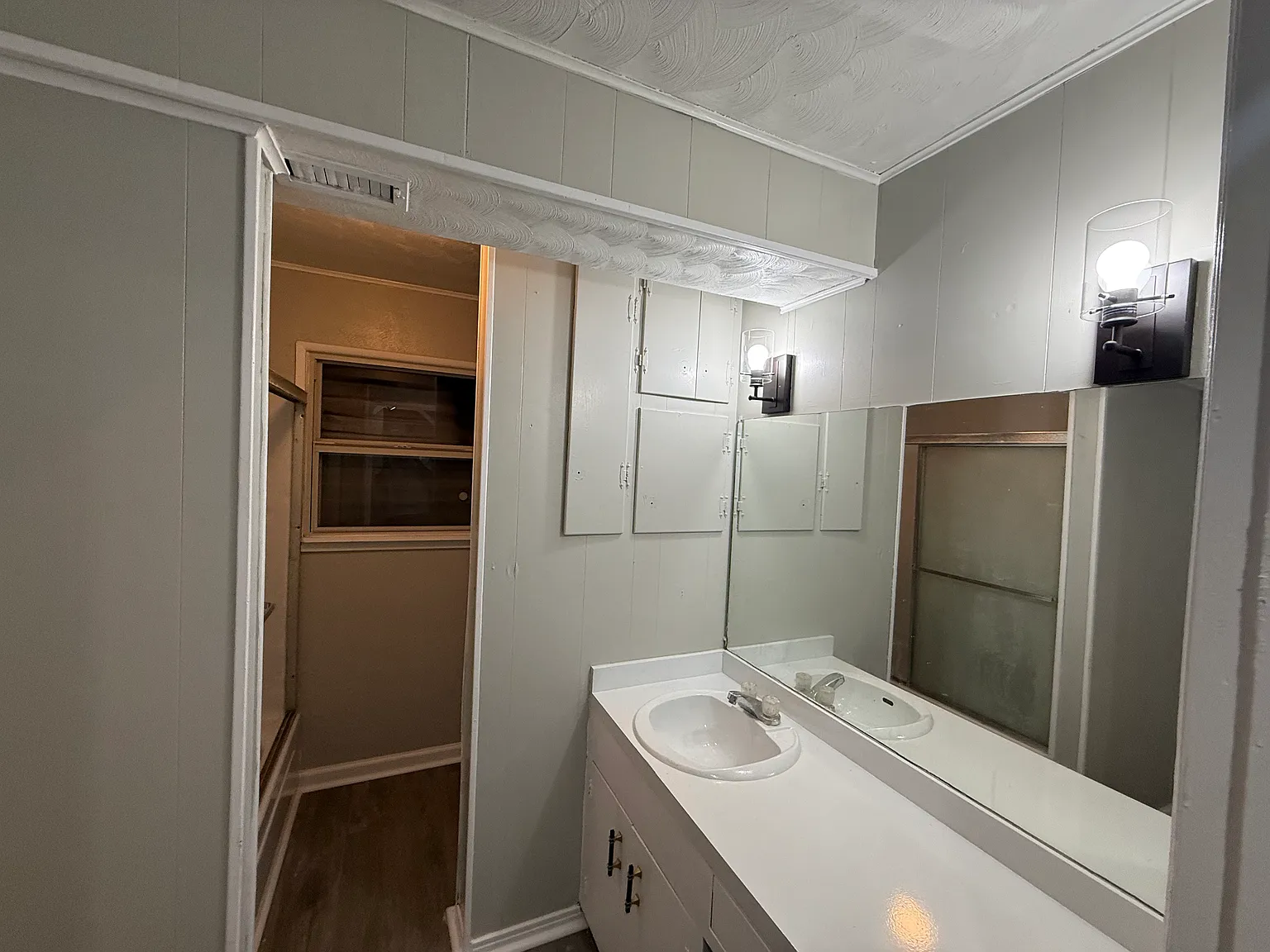4 bed, 2067 sqft, $2,000 — Photo 3