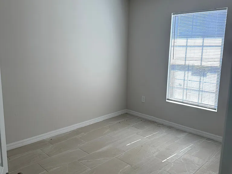 1131 NW 16th Ter #1131 — Photo 13