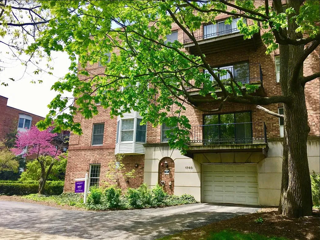 1740 Hinman Ave — Photo 1