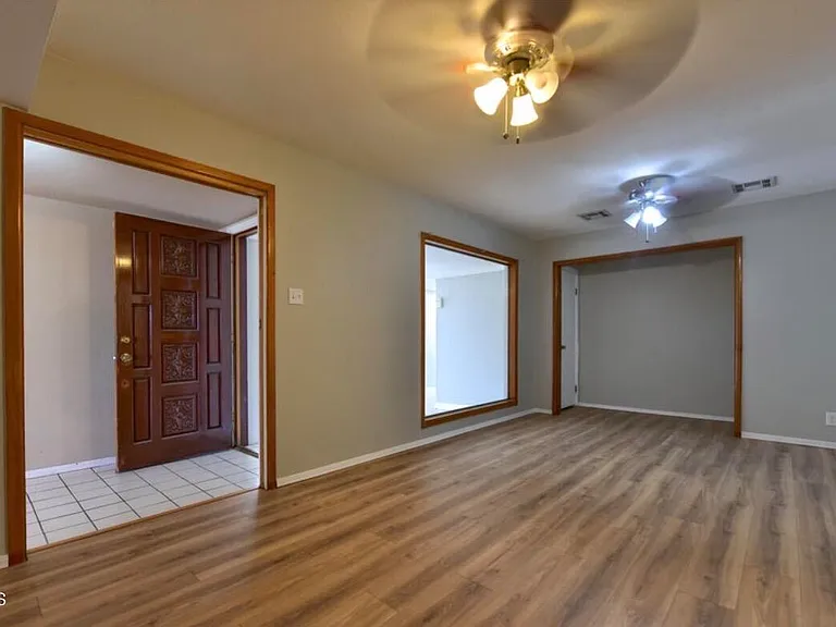 4700 Louisiana St — Photo 34