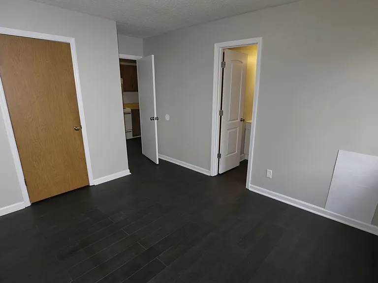 410 Madison Ave NW — Photo 10
