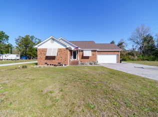 239 Peninsula Manor Rd, Hubert, NC 28539