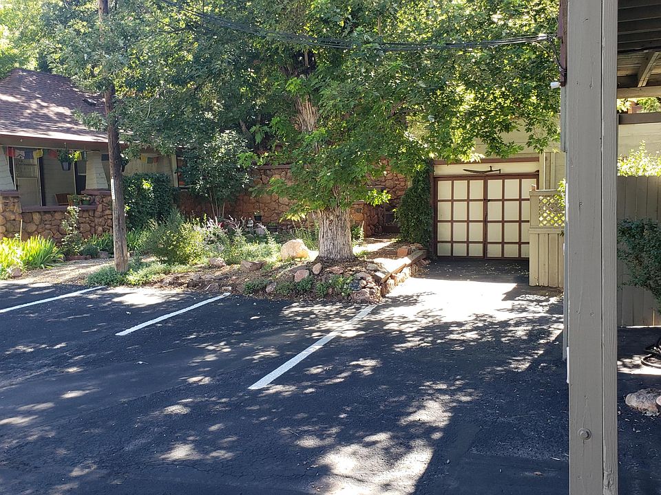 Mature landscaping around commons and unit