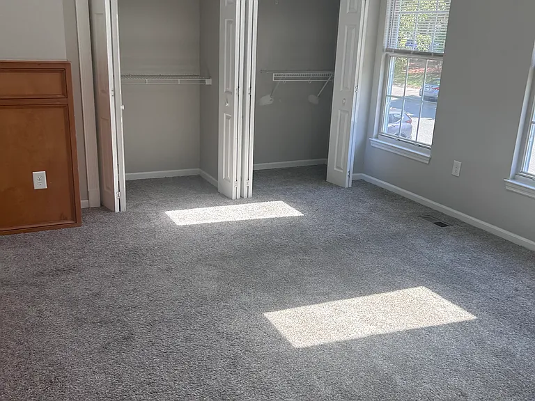 1810 Queen Anne Sq — Photo 23