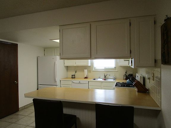 5th image of 2411 Hawaii Ave