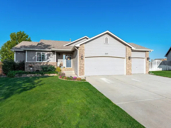 227 N Salt Creek Ct, Clearwater, KS 67026