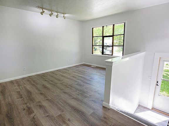 5th image of 421 Standish Dr