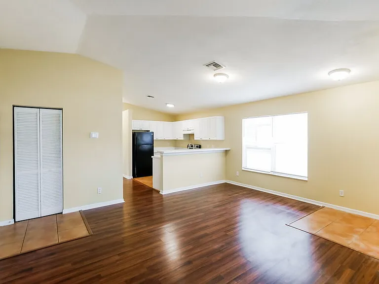 2320 Douglas St — Photo 6