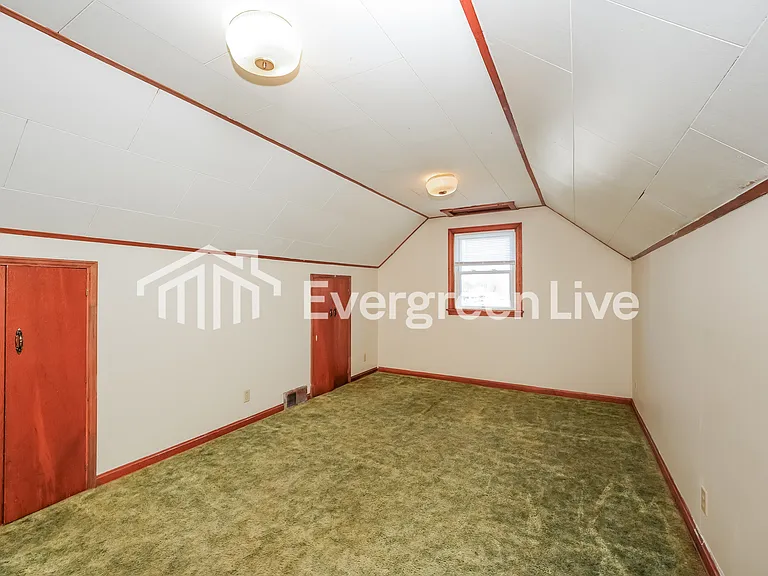 2540 E 38th St — Photo 9