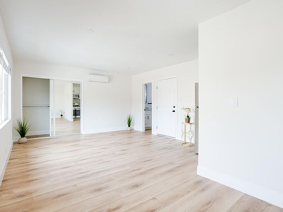 5th image of 1211 N Detroit St APT 17