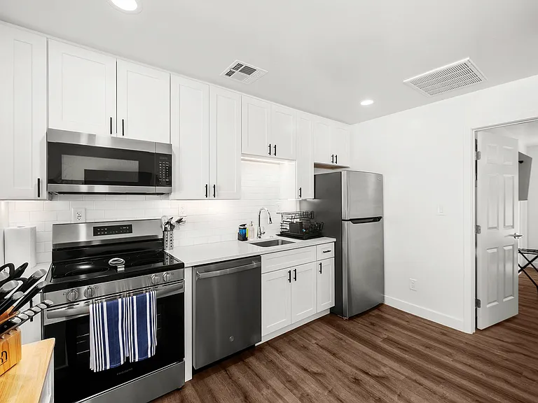 1242 E Pierce St #2 — Photo 8
