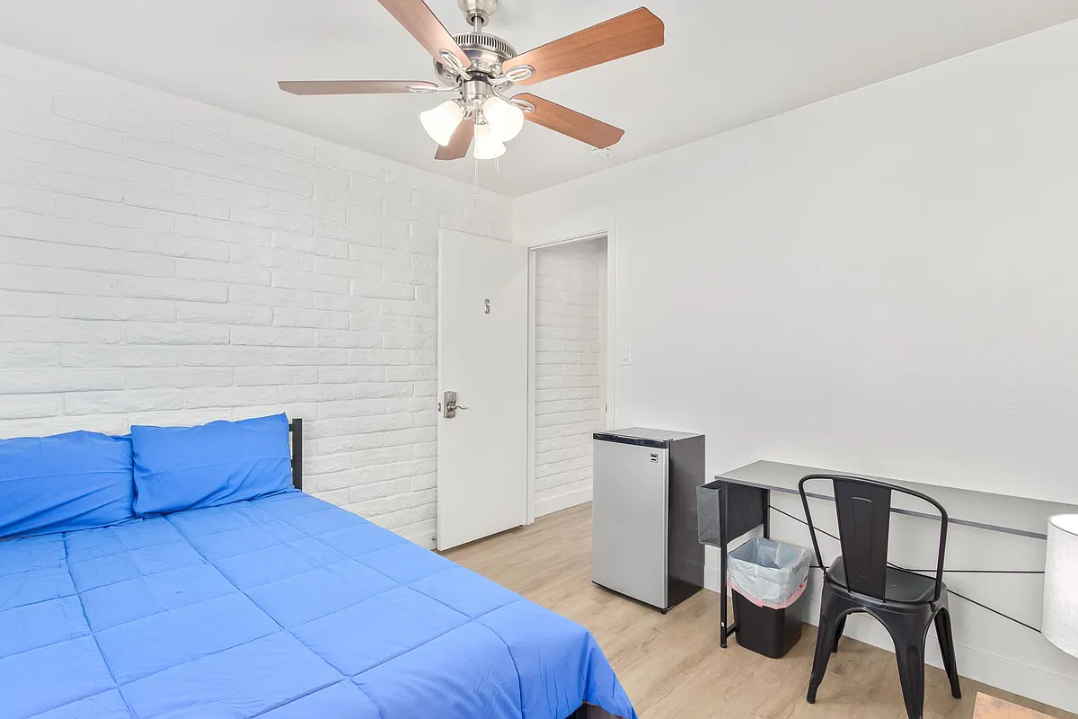 Room #6
Full size with closet - W Desert Cove Ave