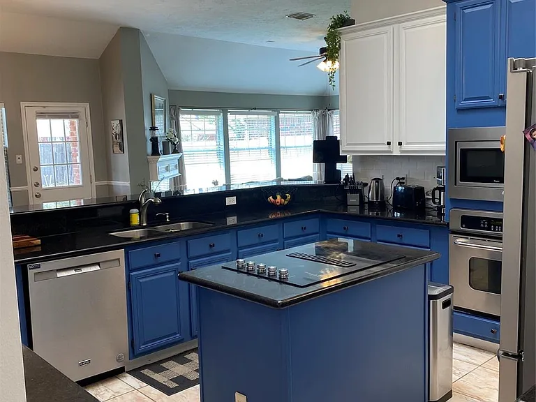 1142 Knoll Crest Ct — Photo 8