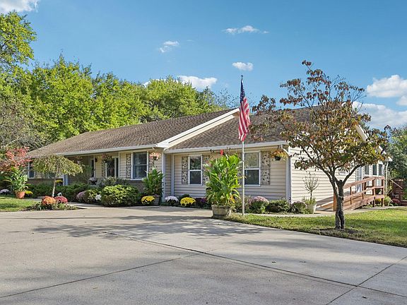 3rd image of 6685 Tussic Street Rd