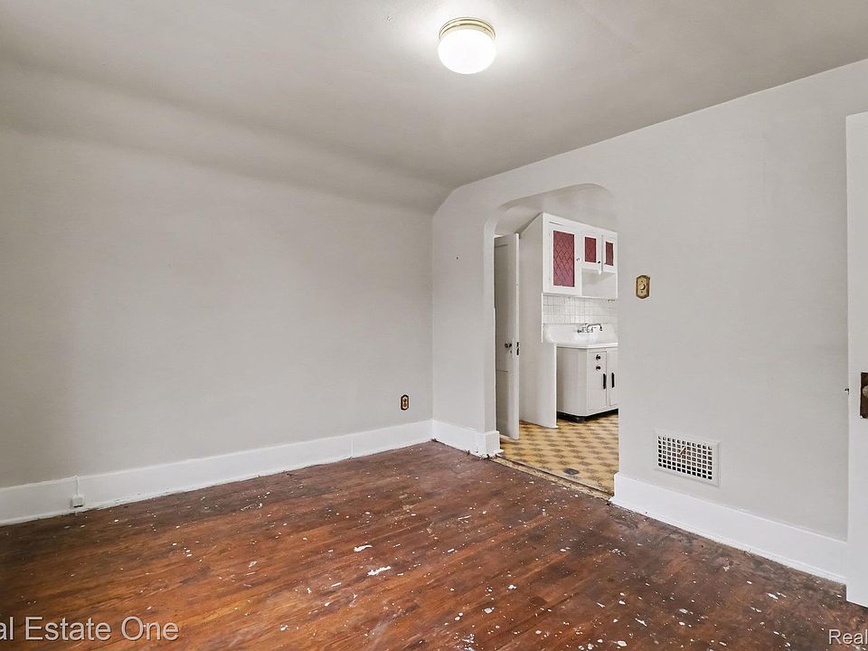 575 Albany St, photo 10