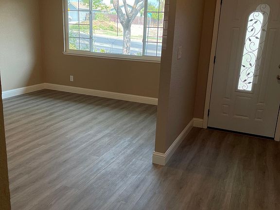3rd image of 3308 Sunset Ln