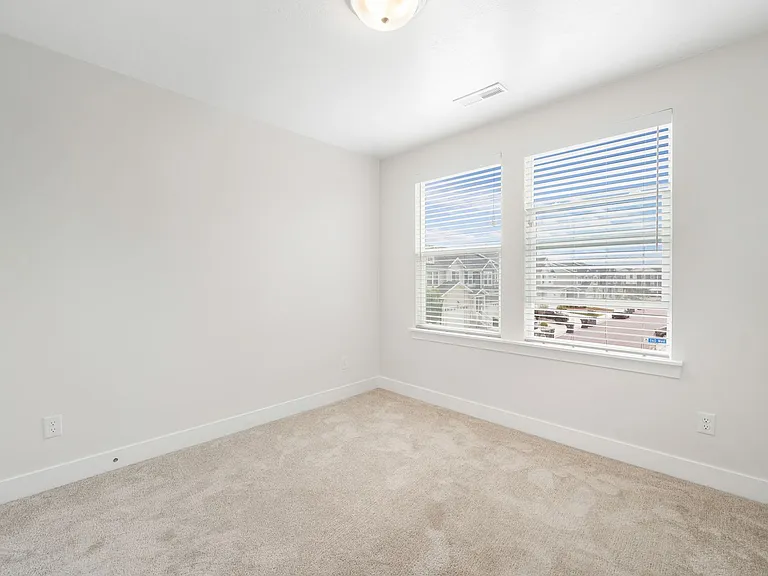 596 N 260 W — Photo 21