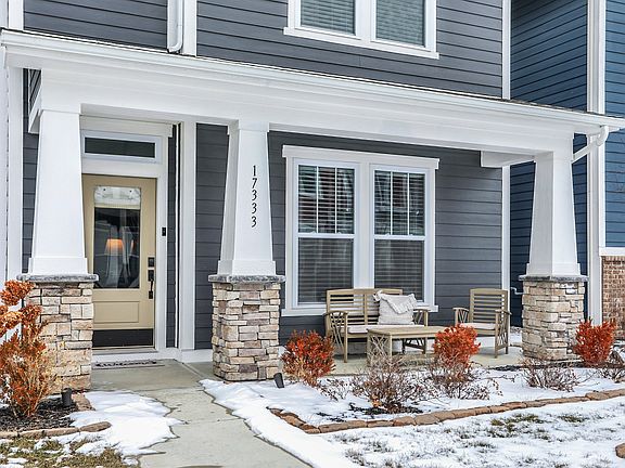 3rd image of 17333 Dovehouse Ln