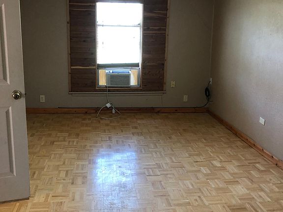3rd image of 109 W Sherman St