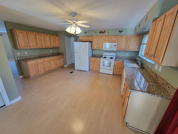 2nd image of 698 Liberty Ln