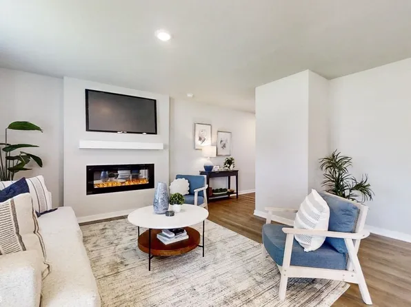 16610 Bondesson St, Bennington, NE 68007