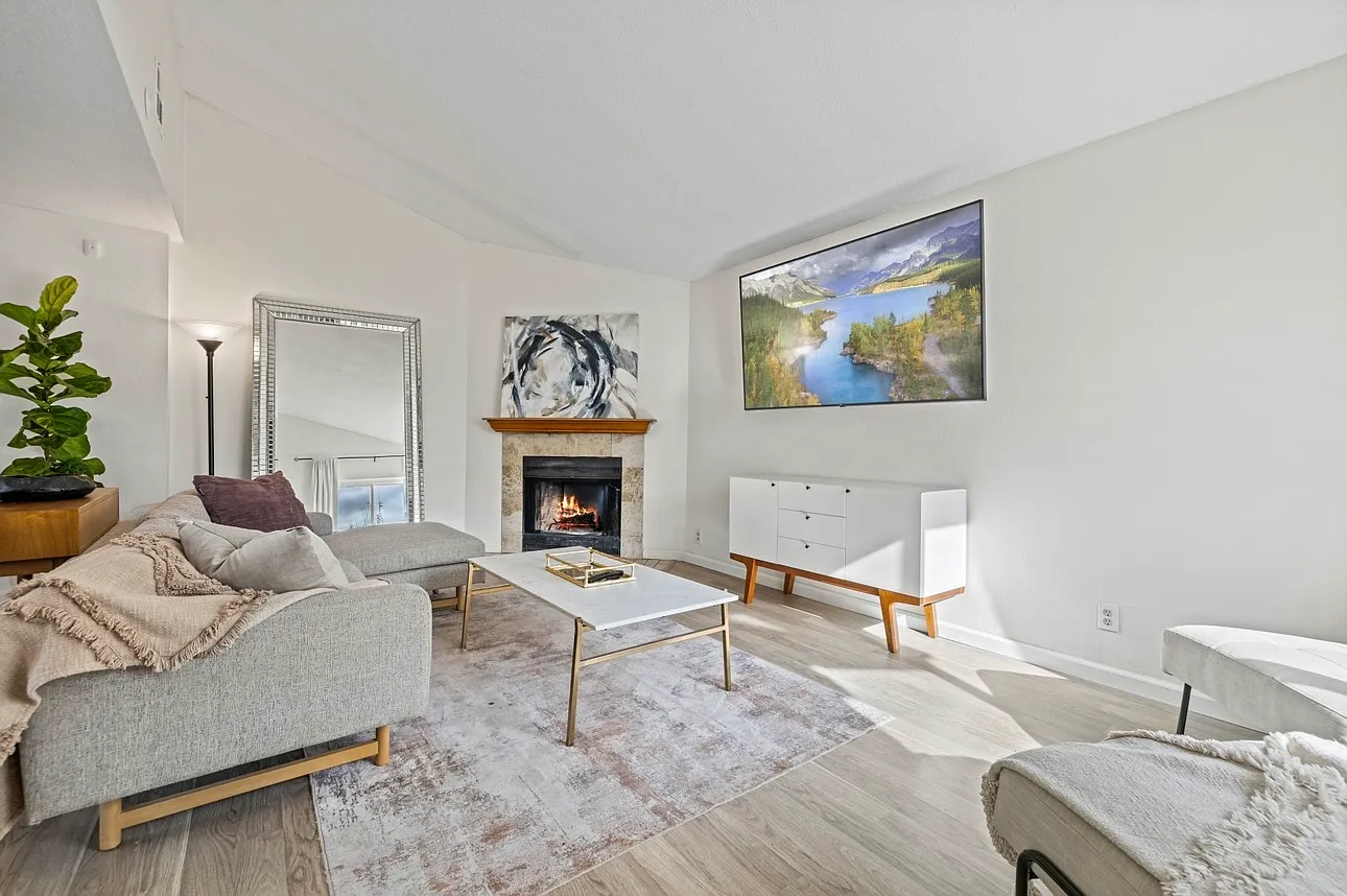 1239 E Avenue J5 — Photo 2