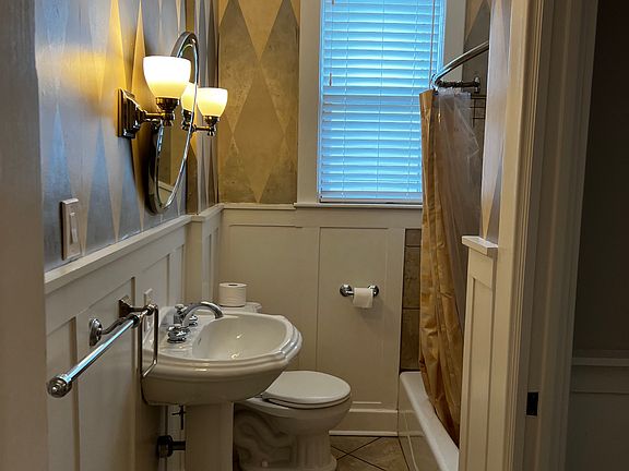 5th image of 2328 Grinstead Dr APT 1